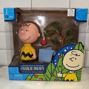 Peanuts Holiday 8" Figure A Charlie‎ Brown Christmas w Pathetic Tree & Blanket
